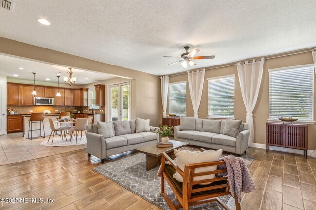 Building Photo - 11470 Glenlaurel Oaks Cir