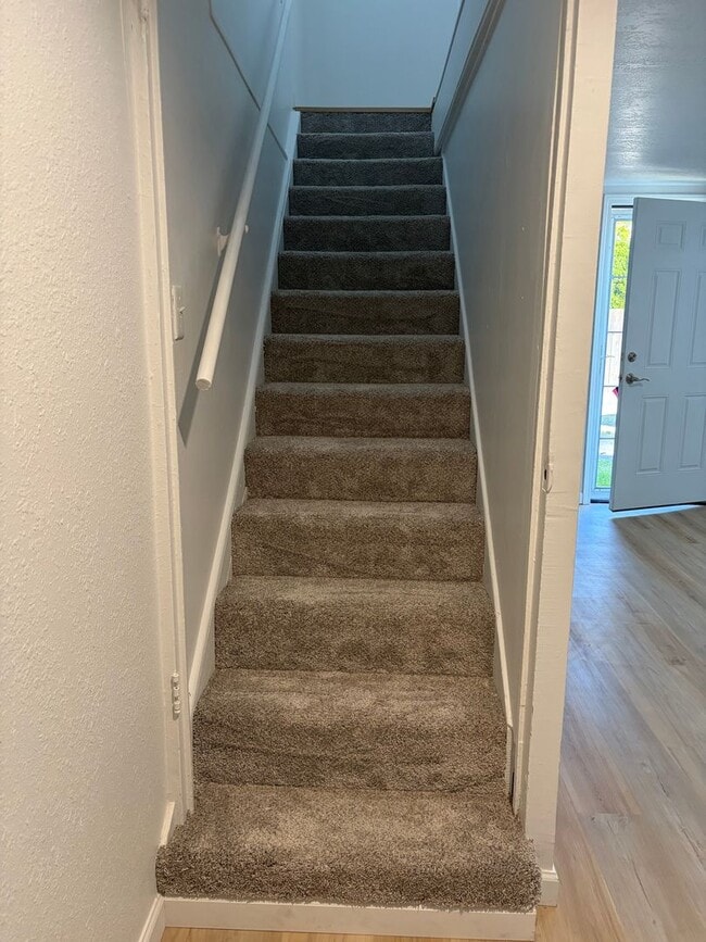 Building Photo - Newly Remodeled One Bedroom Apartment in Newberg
