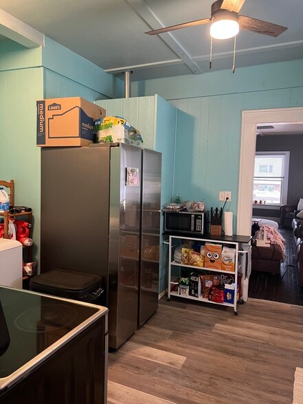 Building Photo - 208 W Elm Ave