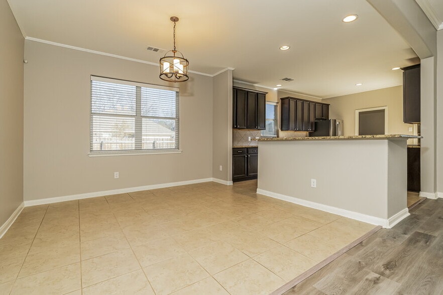 Building Photo - 2808 Silver Sage Dr