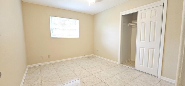 Building Photo - 151 NE 185th Terrace