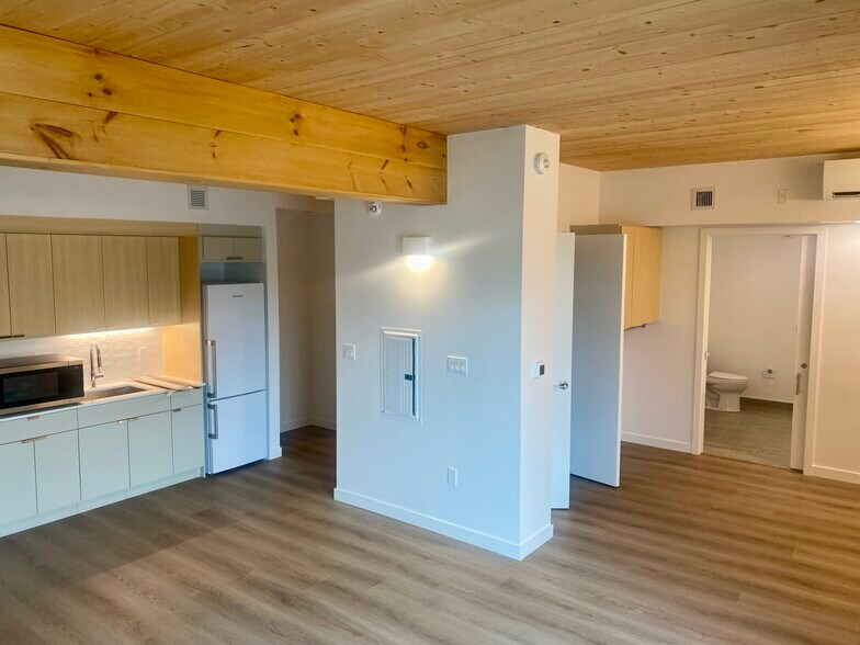 Building Photo - 154 Broadway