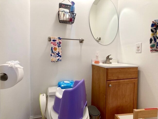 Building Photo - 124 Carlisle St