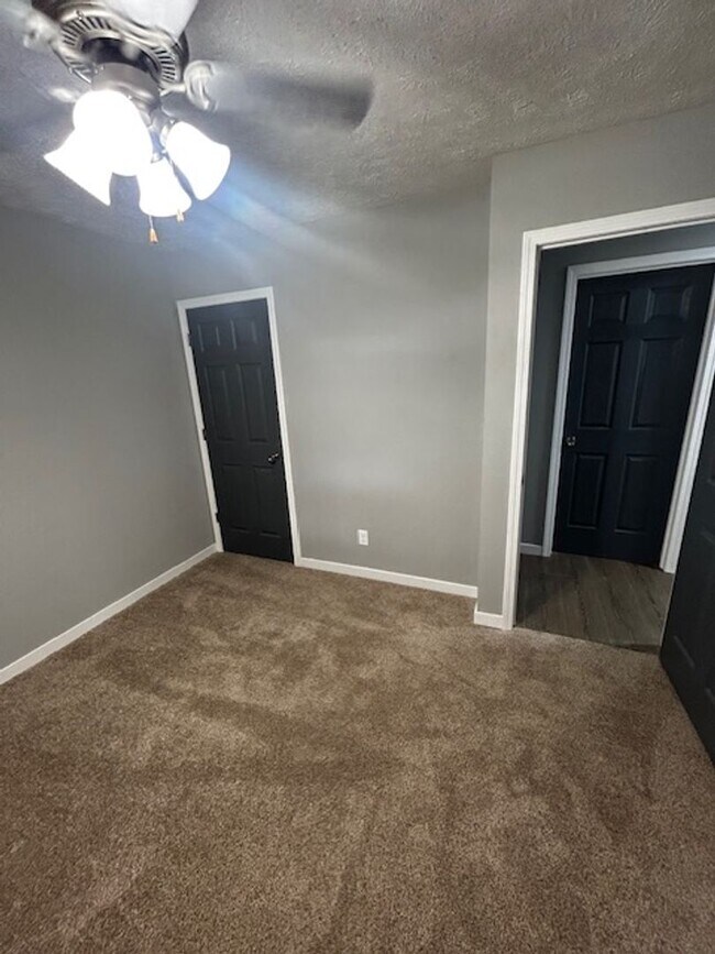 Building Photo - 27 Nottingham Dr