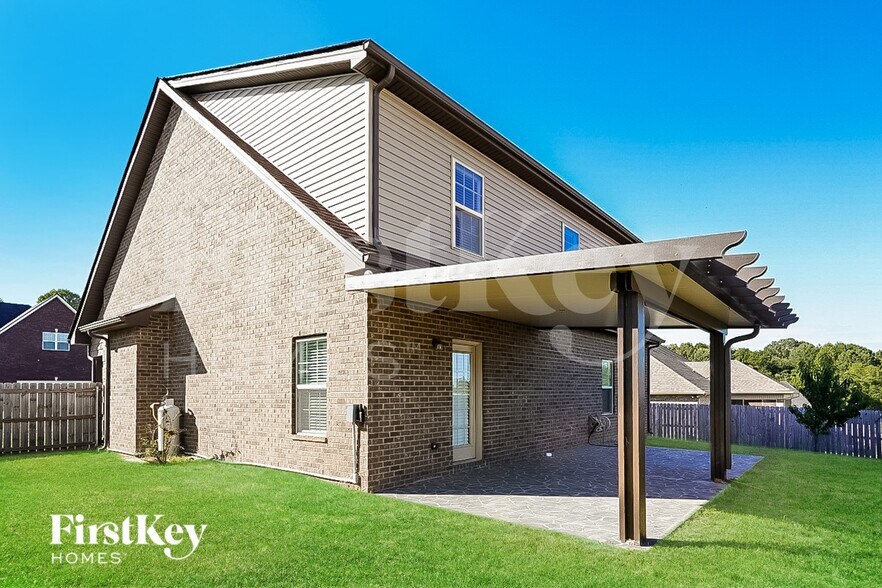 Building Photo - 2002 Azalea Ct