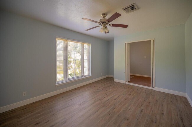 Building Photo - 326 Windsor Square