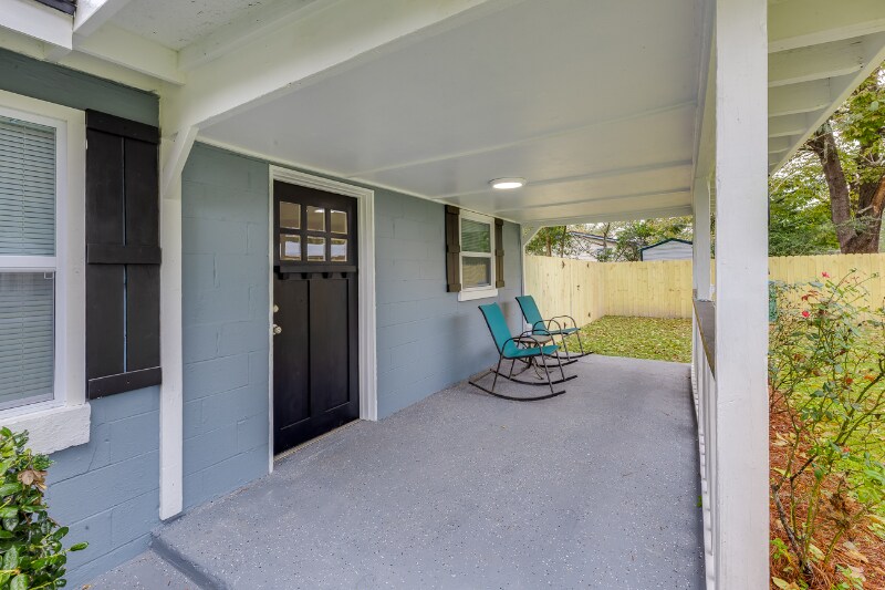 Building Photo - 105 Maple St