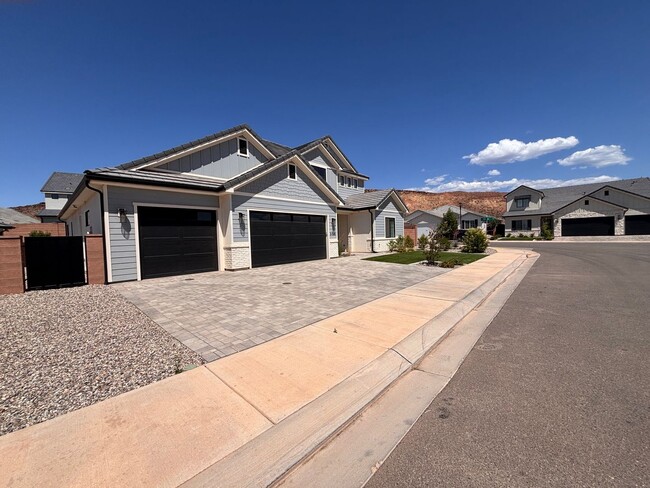 Building Photo - Beautiful 5 bed | 4 Bath | 3 Car Garage
