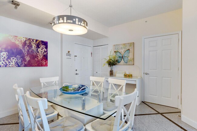 Building Photo - 2065 S Ocean Dr
