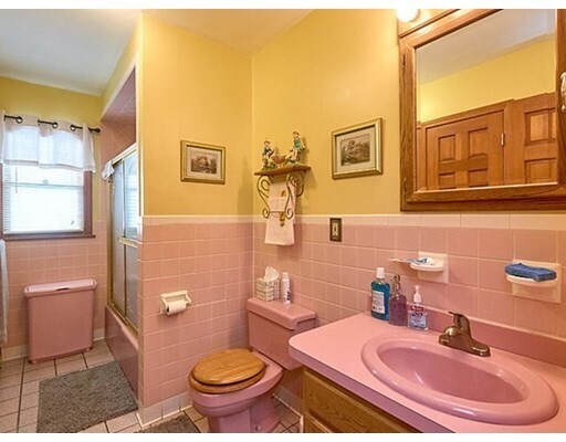 Building Photo - 71 Oak St