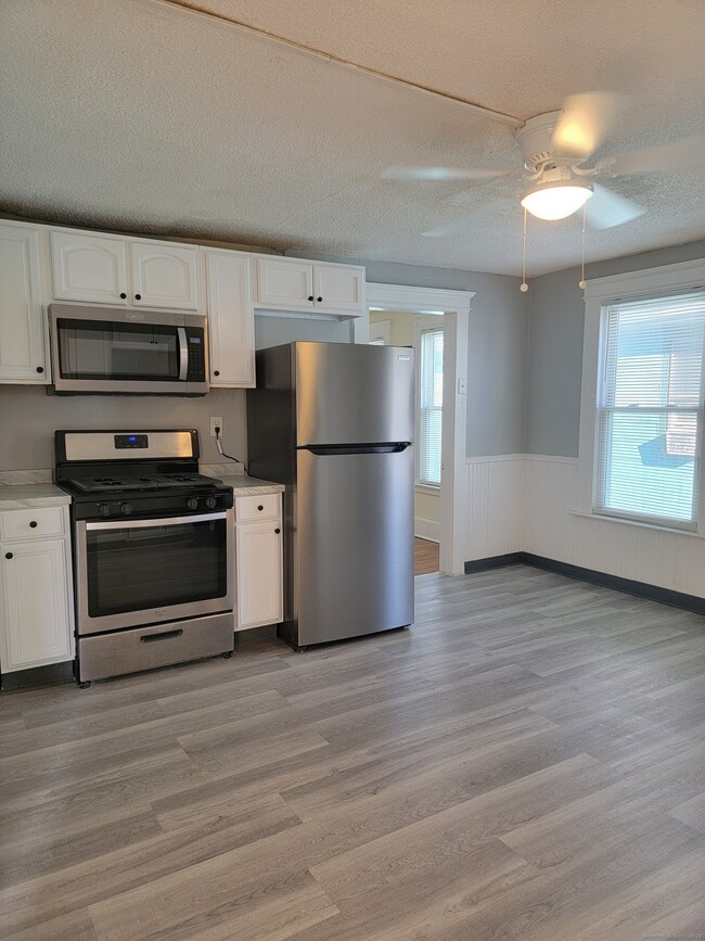 Building Photo - 322 Bassett St