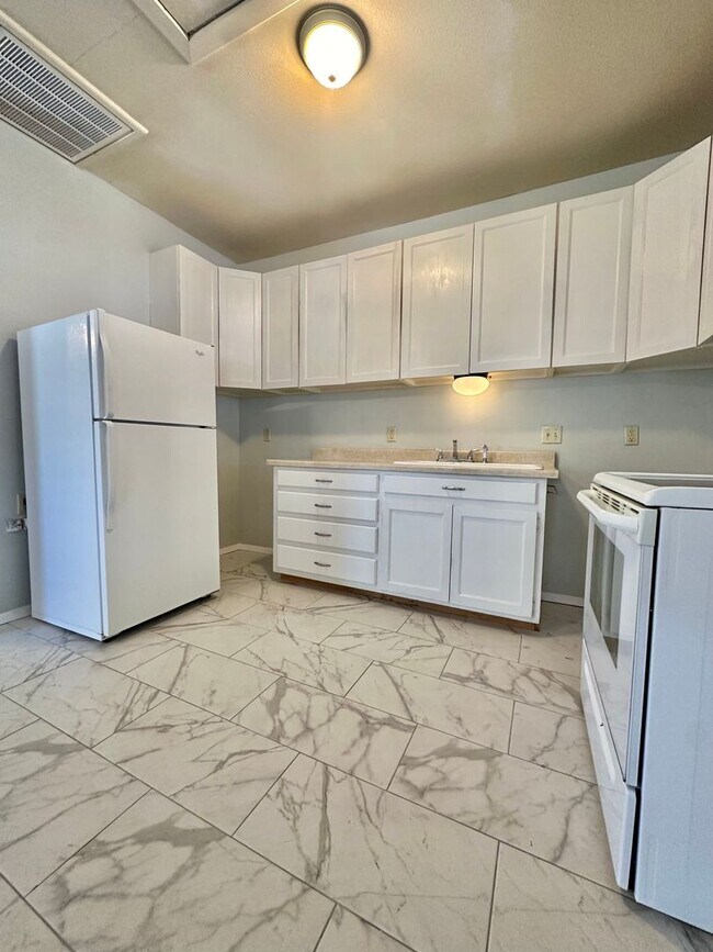 Building Photo - COMING SOON - Spacious 1-Bedroom Detached Apartment! *ALL UTILITIES INCLUDED*