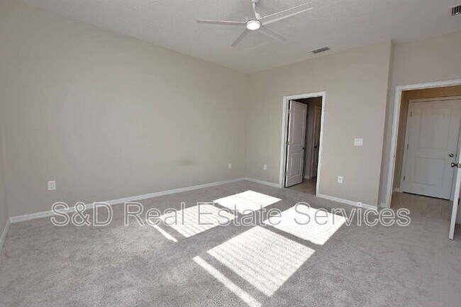 Building Photo - 6728 Great Bear Dr