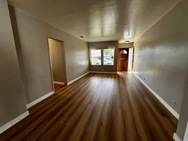 Building Photo - 3 Bedroom 1 Bath House for Rent in Fullerton with a 2 Car Garage