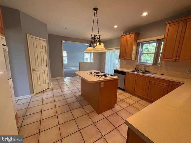 Building Photo - 721 Deer Creek Dr
