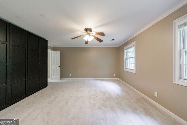 Building Photo - 10565 Shallowford Rd