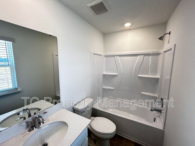Building Photo - 6226 Mare Ave