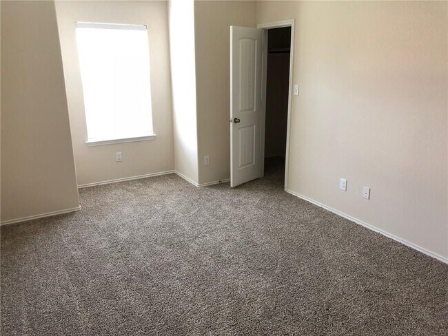 Building Photo - 18713 Falcon Pointe Blvd
