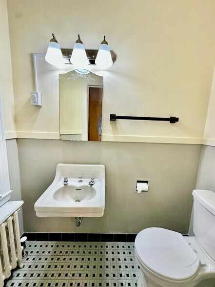 Building Photo - 3540 Irving Ave S