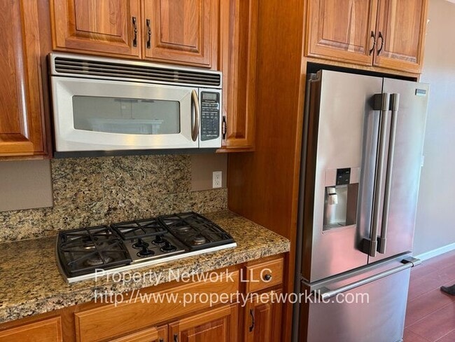 Building Photo - Spectacular 4 Bedroom Home in Gresham