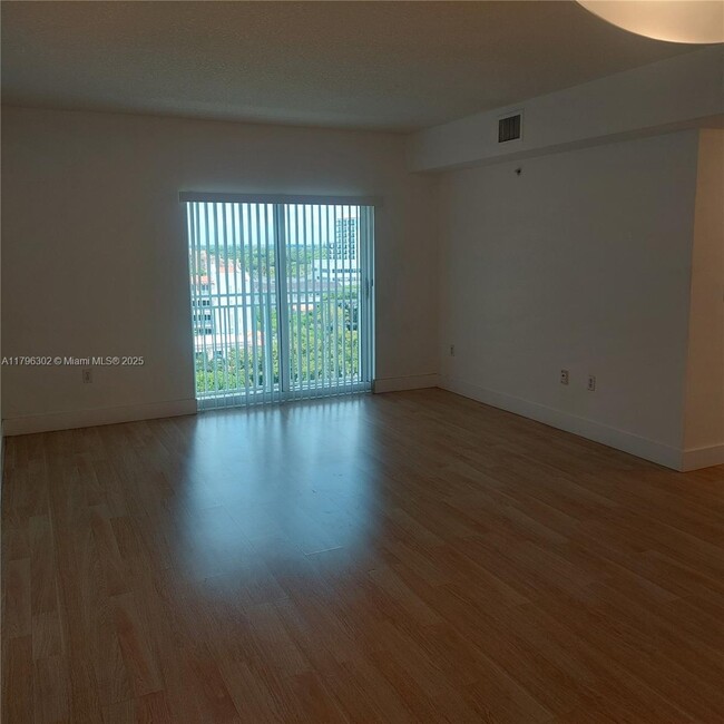 Building Photo - 50 Menores Ave