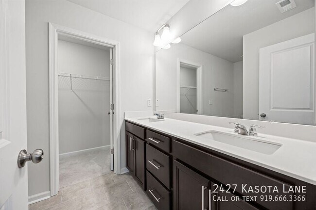 Building Photo - 2427 Kasota Ln