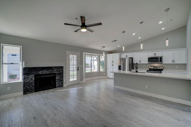 Building Photo - 8940 E Palm Ridge Dr