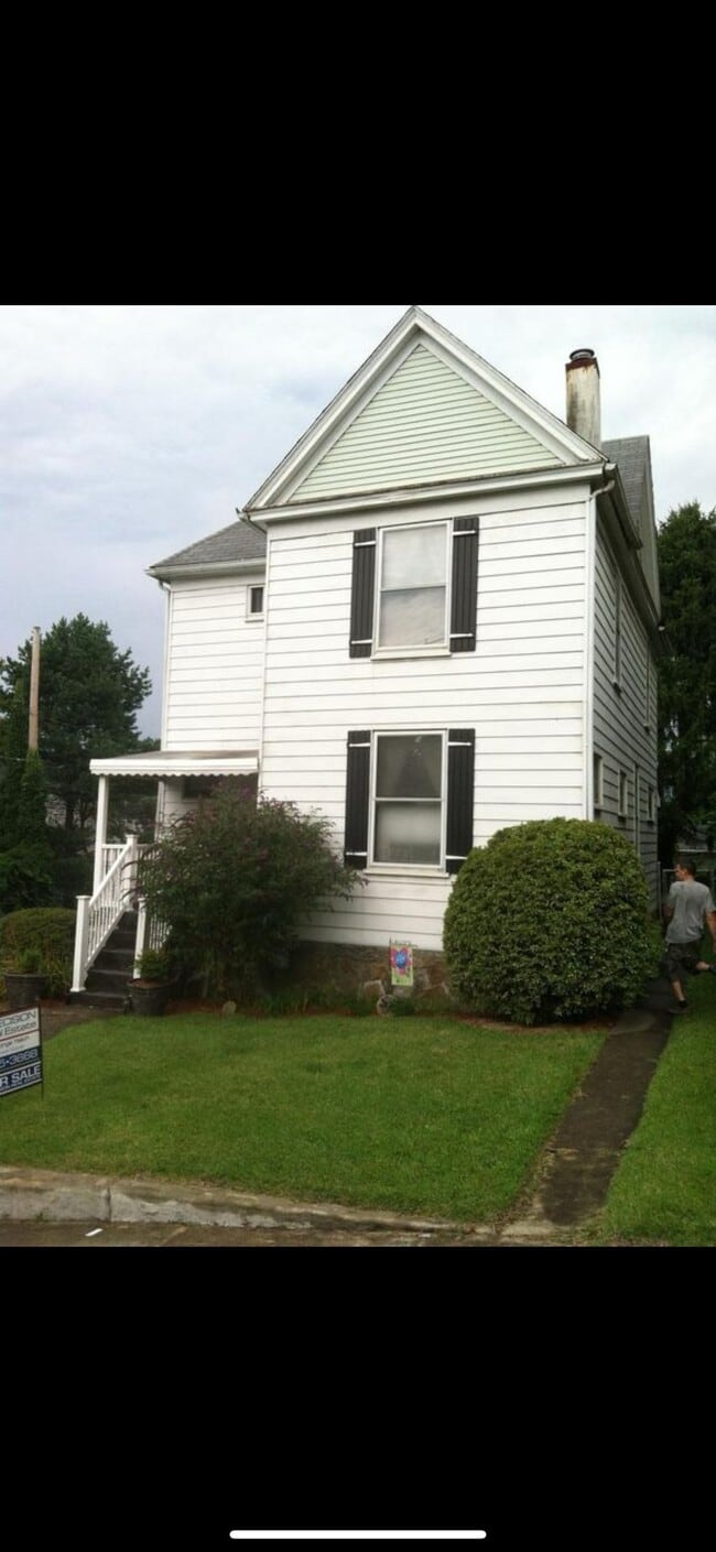 Building Photo - 607 7th St