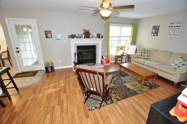 Building Photo - Landstown Lakes