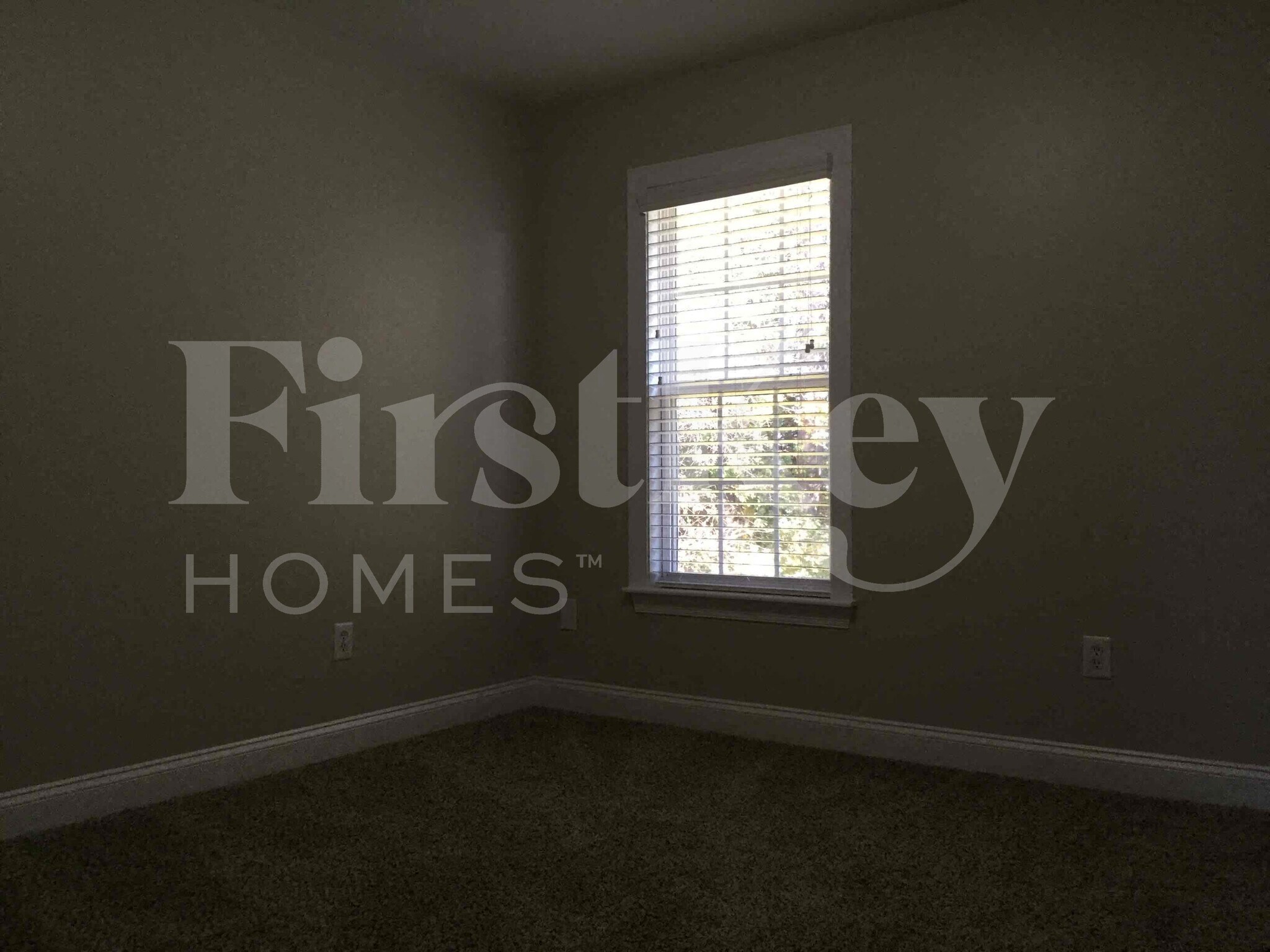 Building Photo - 457 Riverglen Dr NW