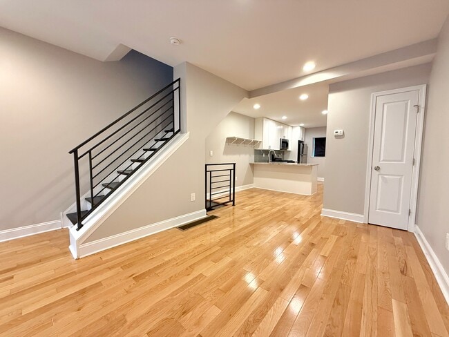 Building Photo - 2535 S Sartain St