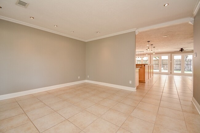 Building Photo - 9614 Val Verde St