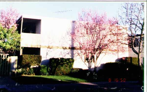 Building Photo - 10192-10194 Beardon Dr