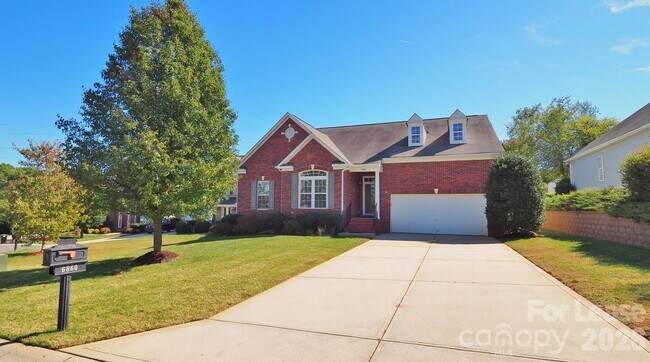 Building Photo - 6860 Lakecrest Ct
