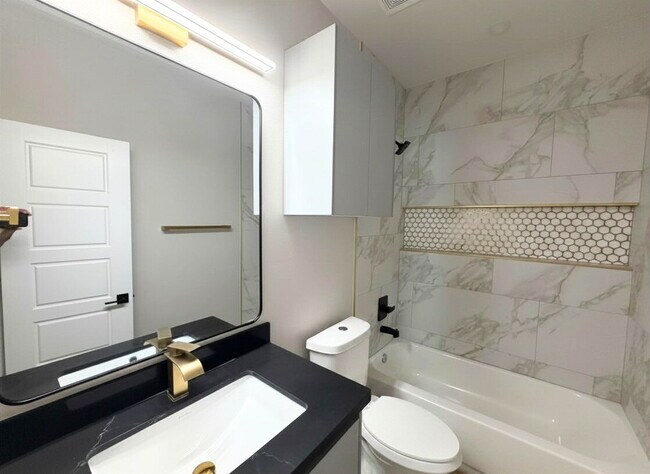 Building Photo - "Charming 2-Bed, 2-Bath Haven: Cozy Living in McAllen's Heart!"
