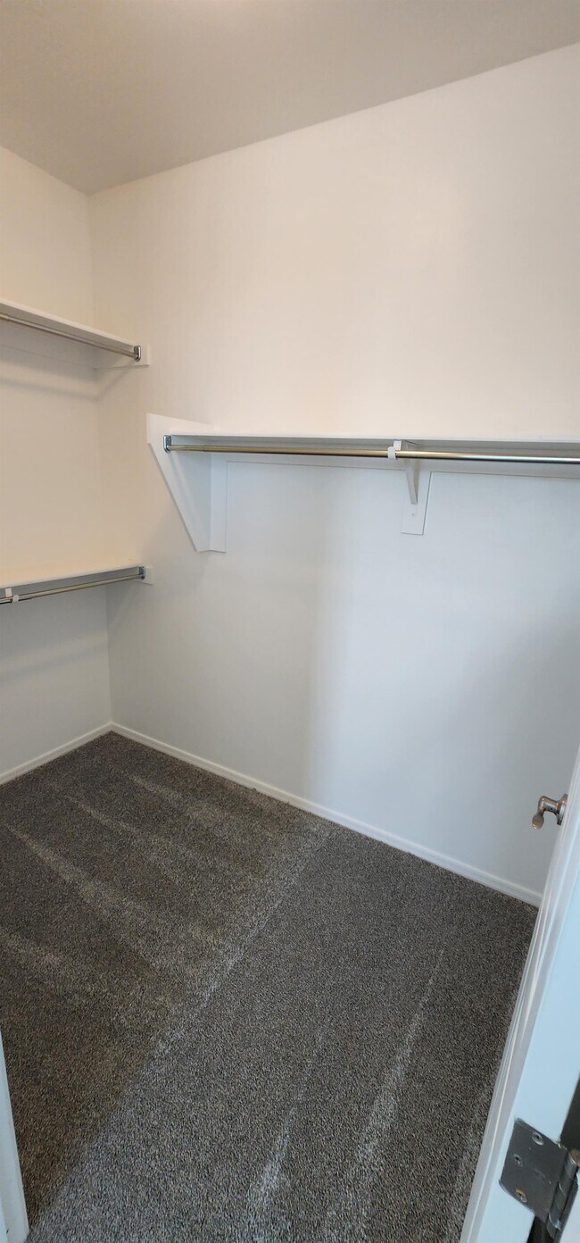 Building Photo - 7822 S Wolf Creek Dr