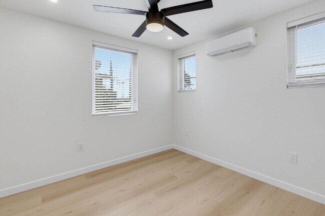 Building Photo - Breathtaking Bay Views & Large Private Deck - Walking Distance To Mission Bay
