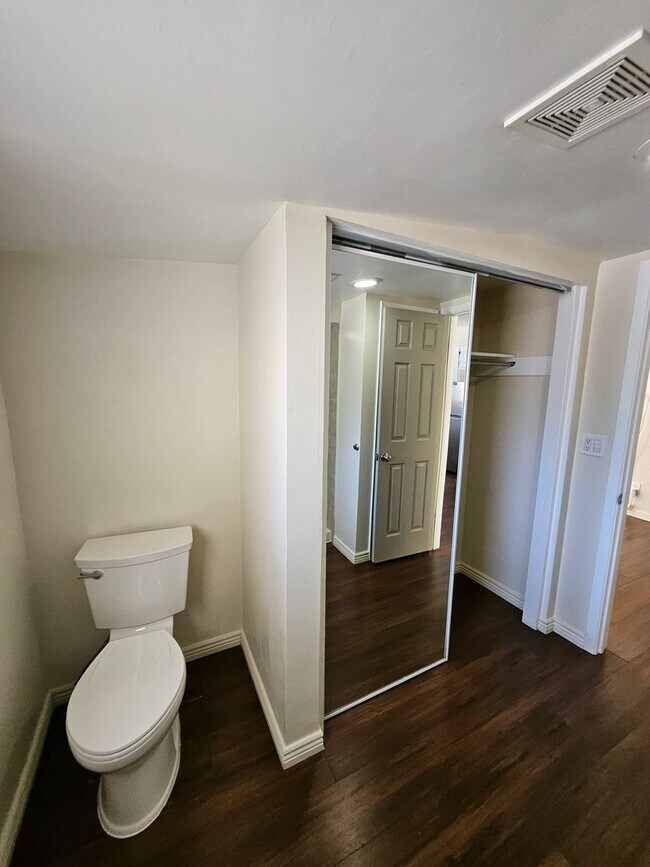 Building Photo - 911 Fruit Ave NW