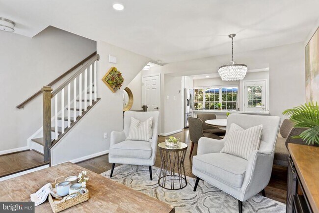 Building Photo - 8078 Sebon Dr