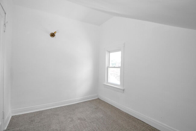 Building Photo - 235 N Ardmore Ave