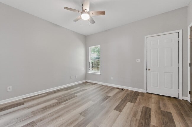 Building Photo - 2271 Sisk St NW