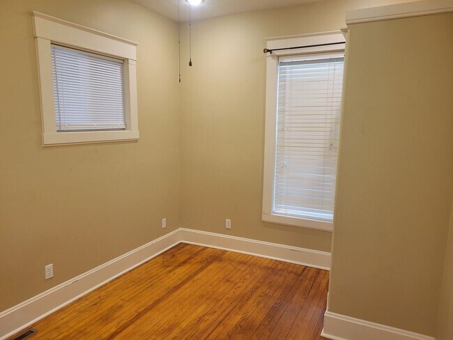 Building Photo - 2 Bedroom, 2 Bathroom! Huge Shop building ...