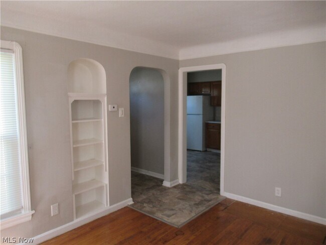 Building Photo - 5203 Maplecrest Ave