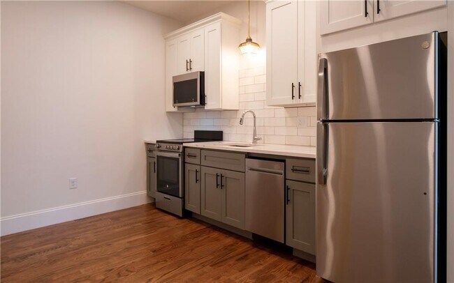 Building Photo - 15 Cranston Ave