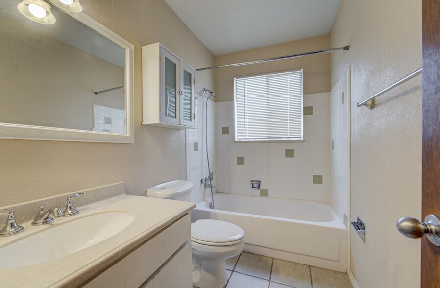 Building Photo - 4415 Mallow Rd