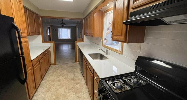 Building Photo - 21 W 2nd Ave