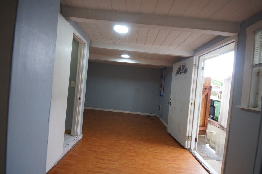 Building Photo - 37215 Dondero Way
