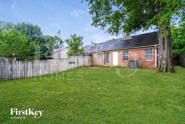 Building Photo - 5582 Oak Branch Cir N
