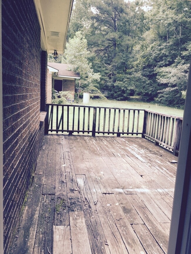Building Photo - Duplex on East University Drive!