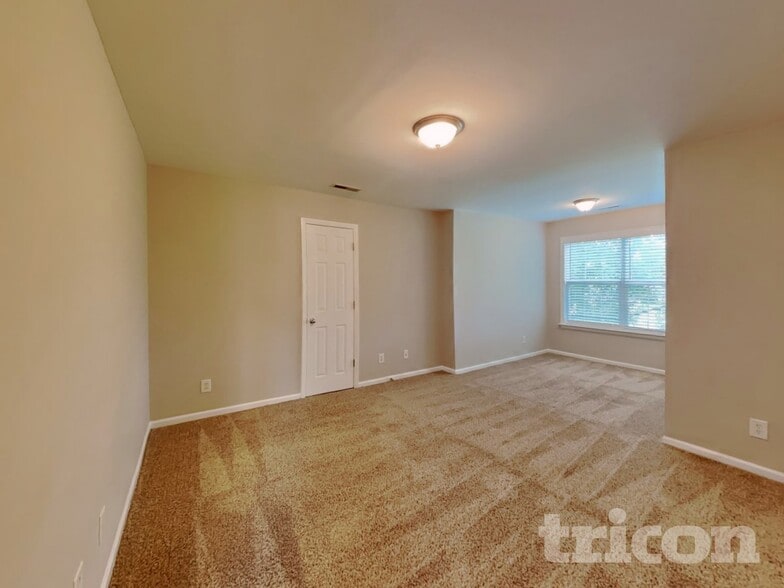 Building Photo - 703 Maple Ct